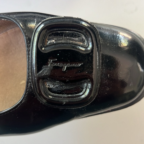 Salvatore Ferragamo black patent low wedge - Picture 3 of 5